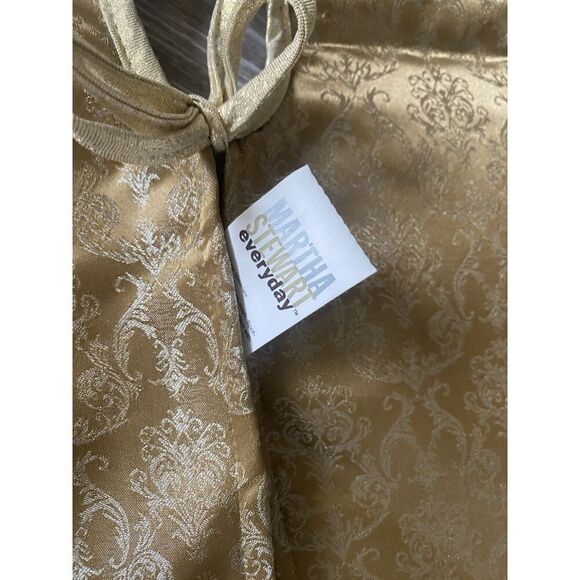 Martha Stewart Christmas Tree Skirt-Gold Metallic Fabric Button Closure 50” - Picture 4 of 6